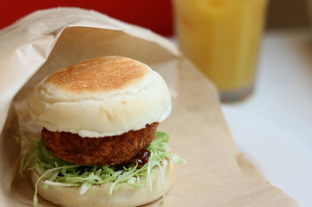 「たっちょほねくコロッケバーガー」はたっちょの日（１１日）限定です
