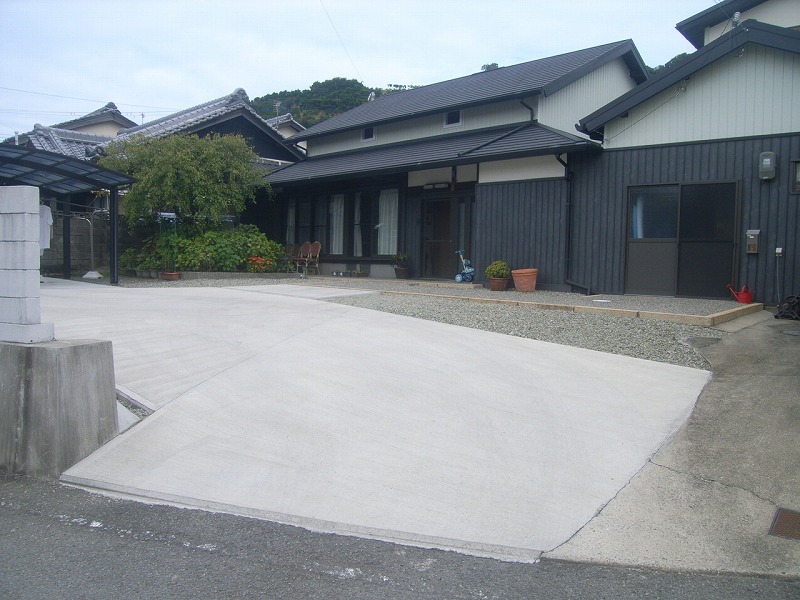 家前にスロープと駐車場をつくりました