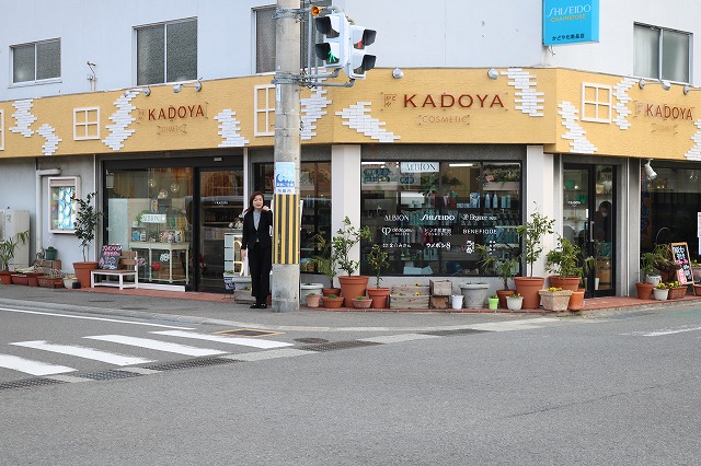 JR箕島駅前通りにお店があります