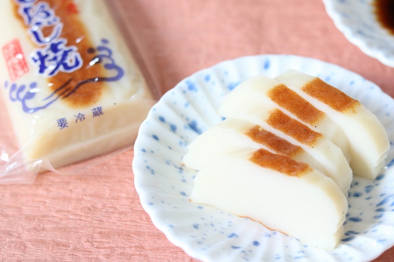 「しおじ焼き」は紀州独特の『焼きぬき製法』で作っています。食感が一般的なかまぼこと違います