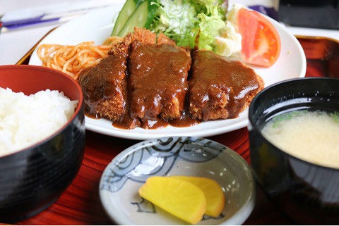 定食ではトンカツ定食が人気