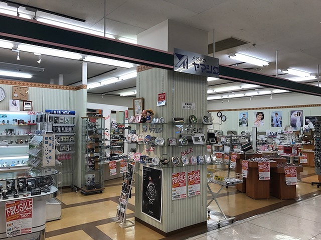 当店は各ブランド商品取り扱いの正規販売店です