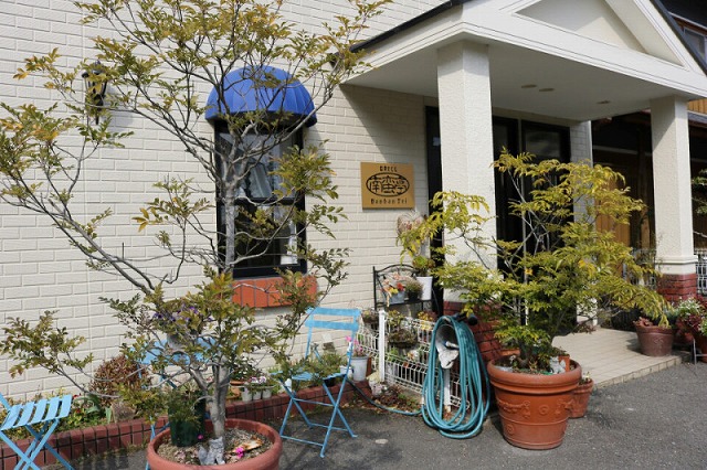 カジュアルなフレンチレストランです。お気軽にお入りください