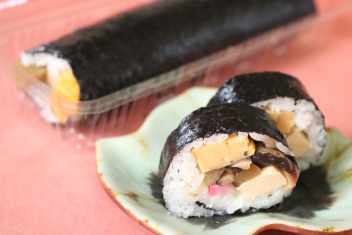 昔ながらの優しいお味。具だくさん『巻き寿司』