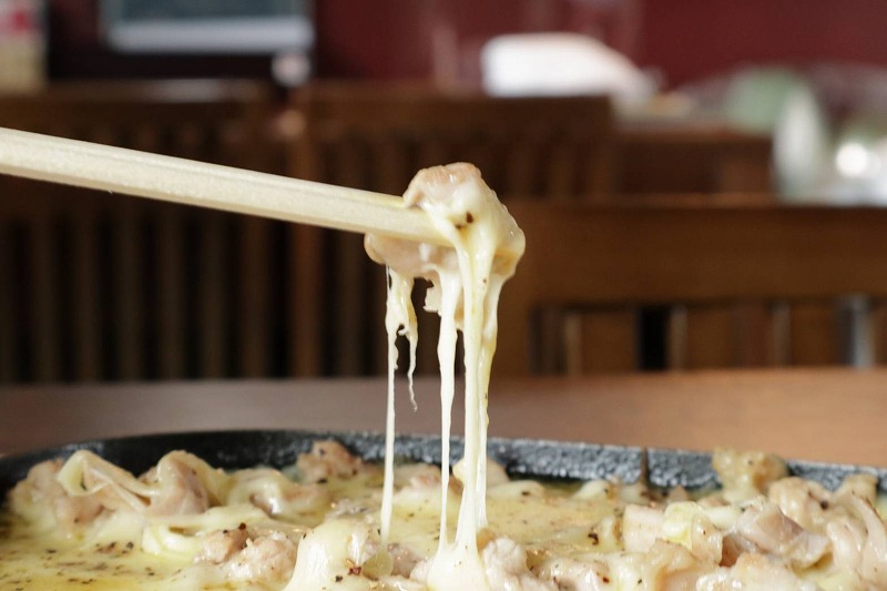 リピーター続出！「せせりチーズ」