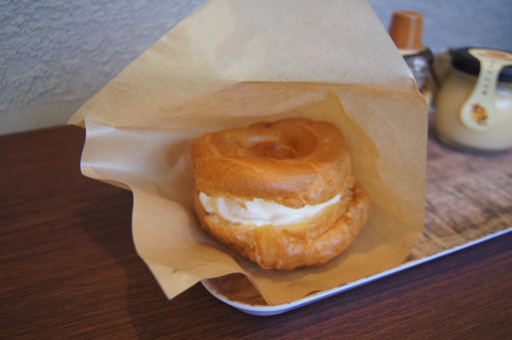 クリームたっぷりのシュークリーム